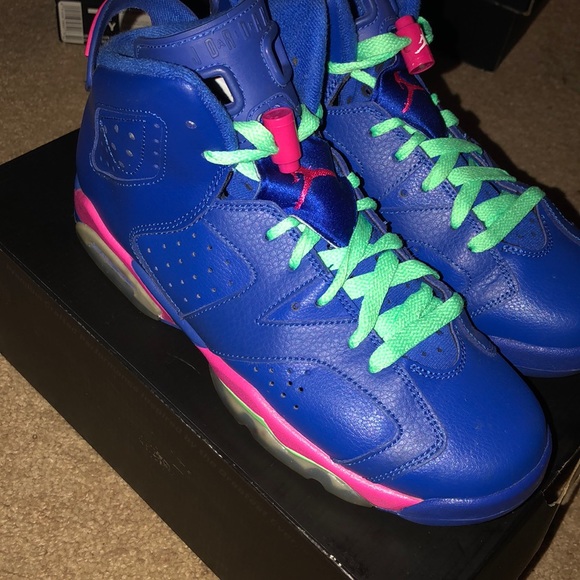 nicki minaj jordan 6